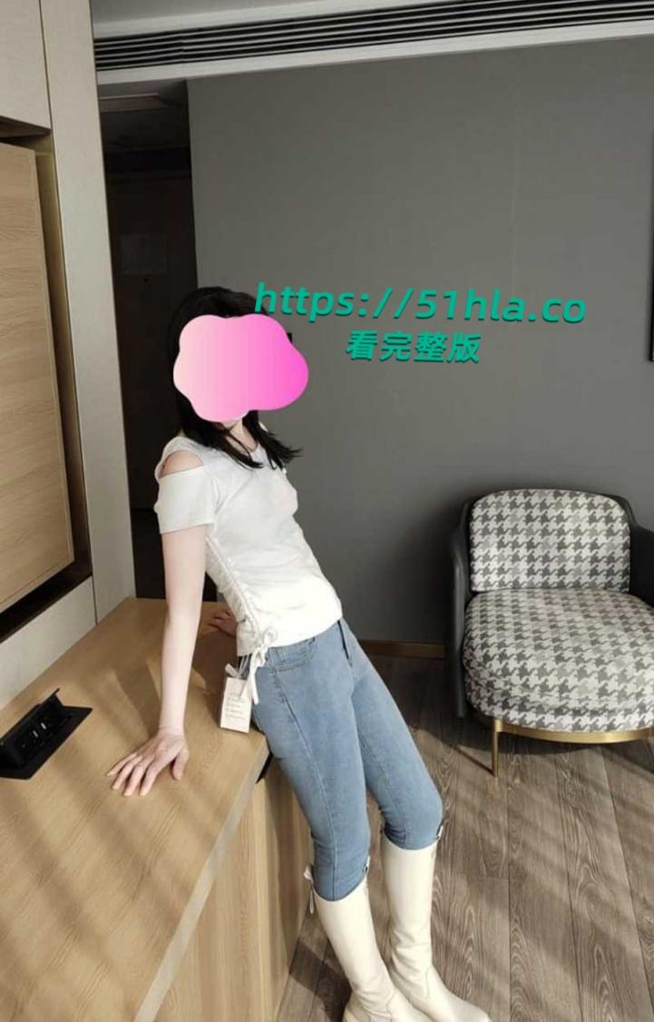 乱伦系列之大嫂，海角乱伦大神的新作，白色靴子牛仔裤里带黑丝被3P爆操全程尖叫不止高潮不断！-2