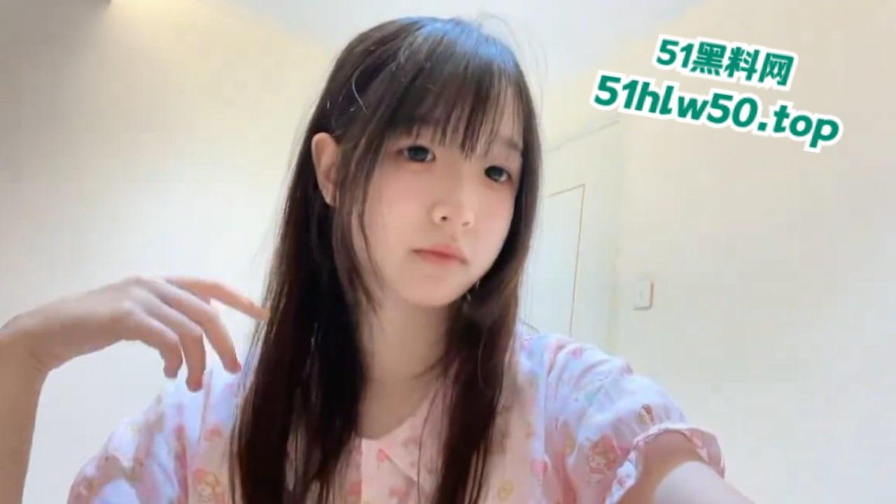 露脸福利姬【呓小涵】门槛福利极品萌妹，清纯可爱小穴饱满粉嫩，自慰福利视频流出！-7