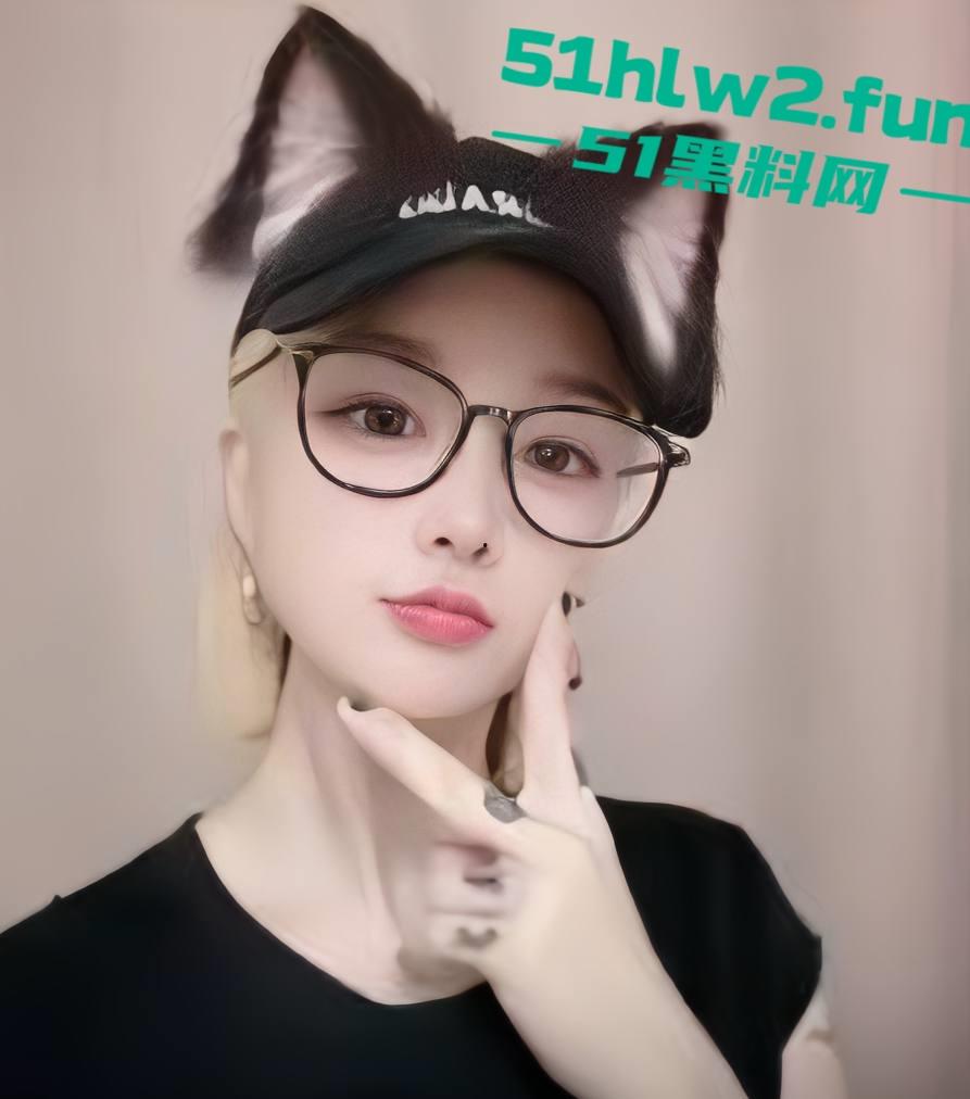 抖音骚逼主播【洁哥】线下约炮金主爸爸玩腻后被曝光做爱视频,口活一流表情销魂 这性感的身材太让人火大了。-9