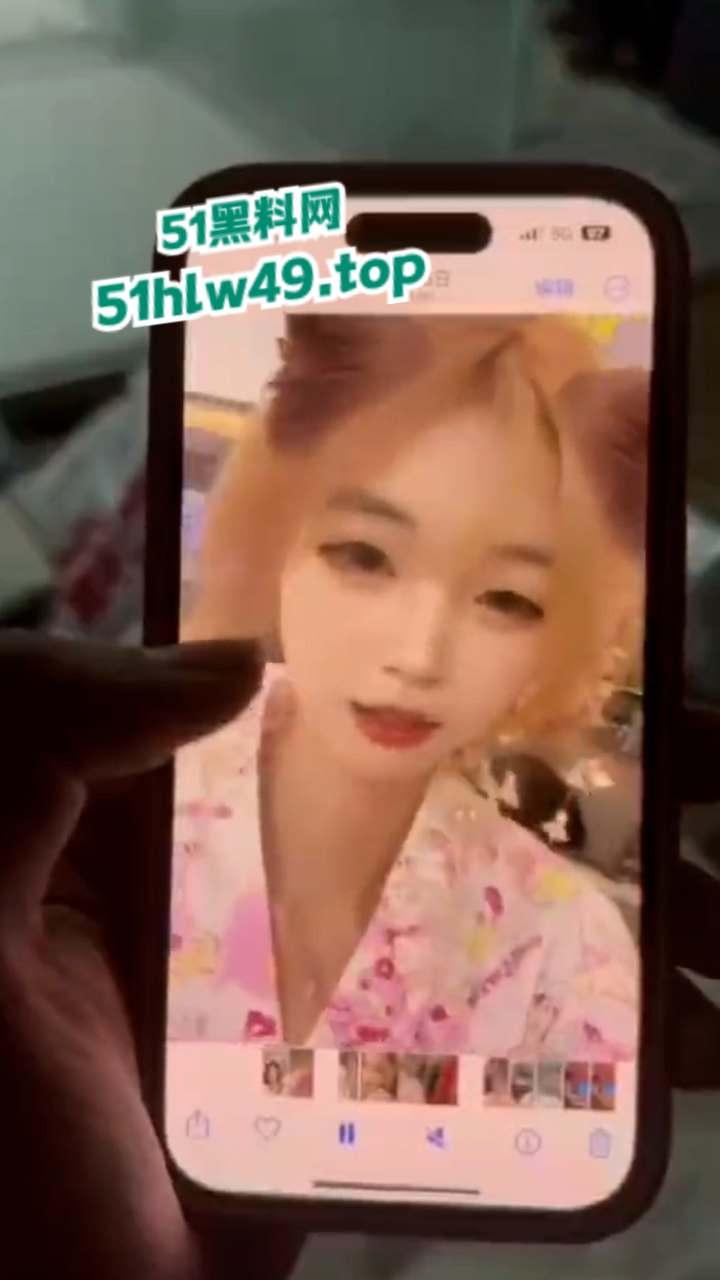 重庆女网红【玲乃酱】装处女欺骗老实男,当鸡上瘾恋爱期间还背着男友卖逼赚钱。-6