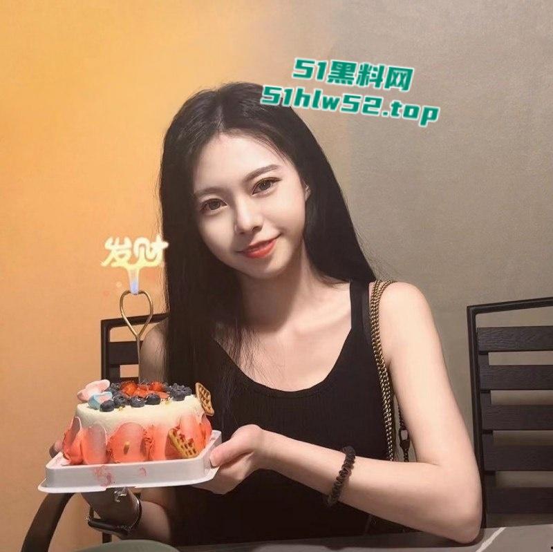 黑龙江哈尔滨口腔护士【孙梦涵】下海卖逼不惜花20万整容，摇身一变成凤凰后疯狂捞金敛财！-4