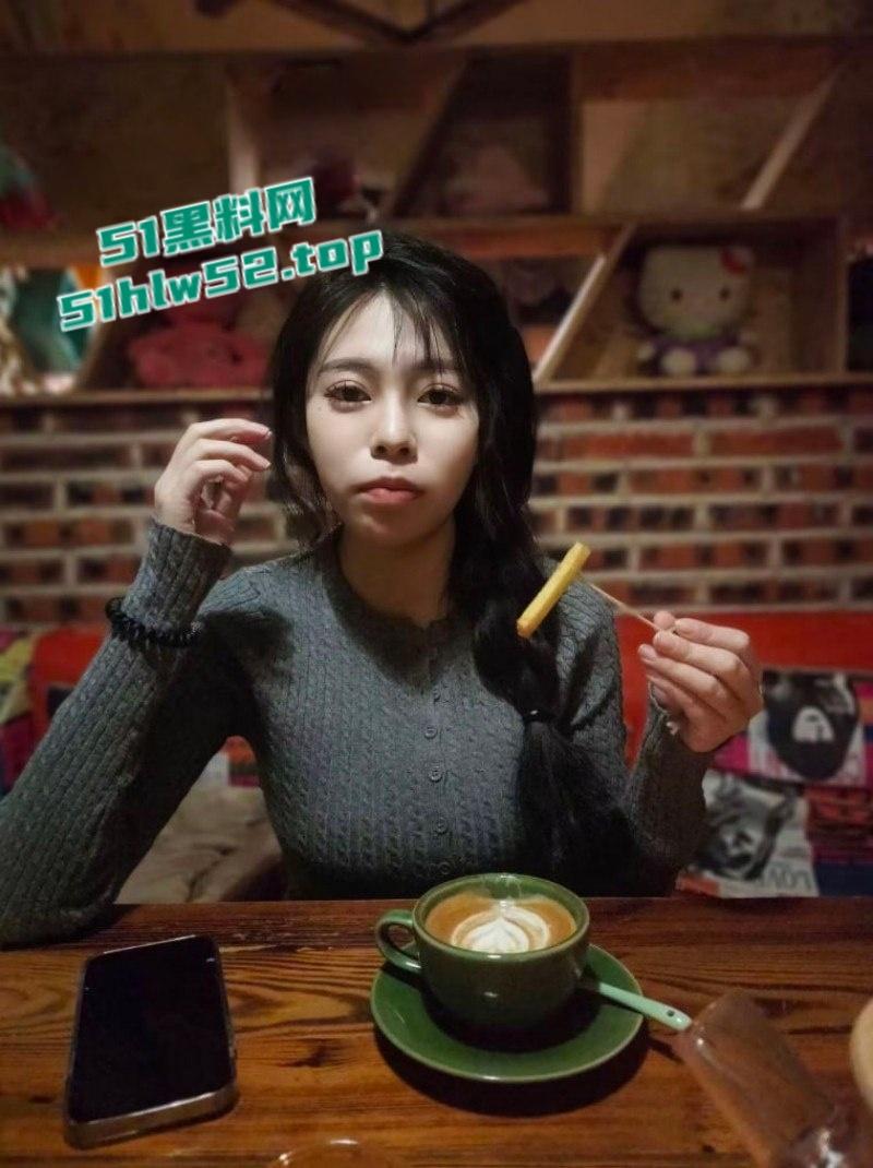 黑龙江哈尔滨口腔护士【孙梦涵】下海卖逼不惜花20万整容，摇身一变成凤凰后疯狂捞金敛财！-5