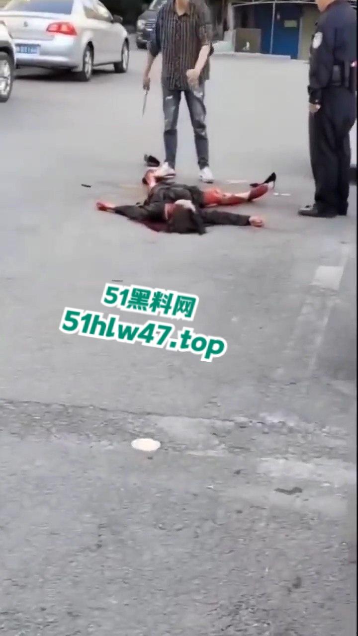 景德镇梨树园北苑老板娘欠钱被砍死视频,女老板欠钱不给还侮辱老实人遭对方乱刀砍死。-5