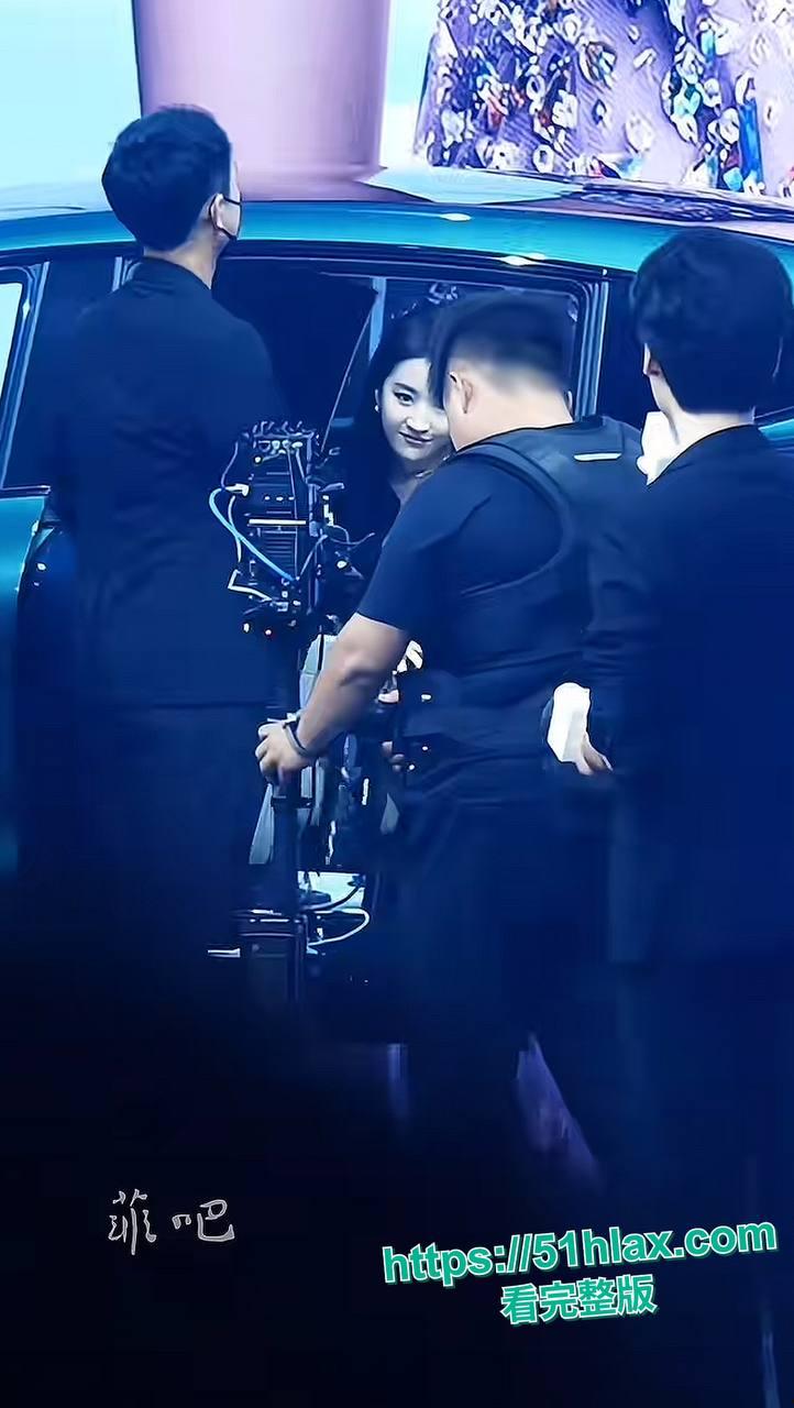 刘亦菲 与韩国人的不解情缘 为艺术全裸献身逼毛清晰奶头硬挺-1