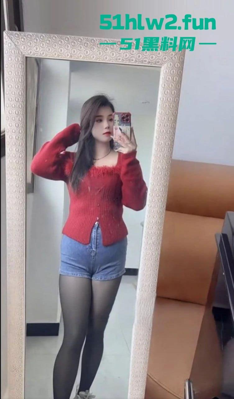 快手擦边网红【小婊妹】露骨收费福利曝光,300元欣赏自慰秀2000元线下约会干炮激情一夜。-7