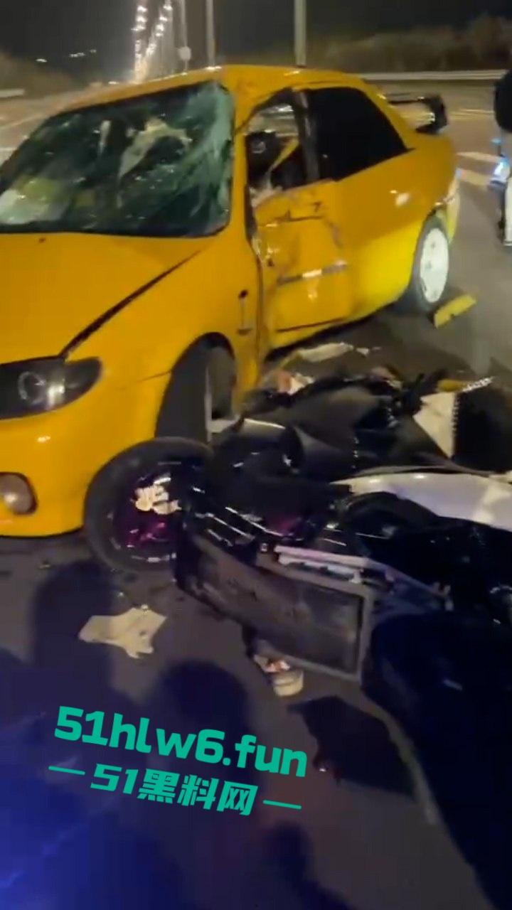 广东江门市电摩排位赛车祸,精神小伙深夜载人高速撞车,2男1女当场归西!-1