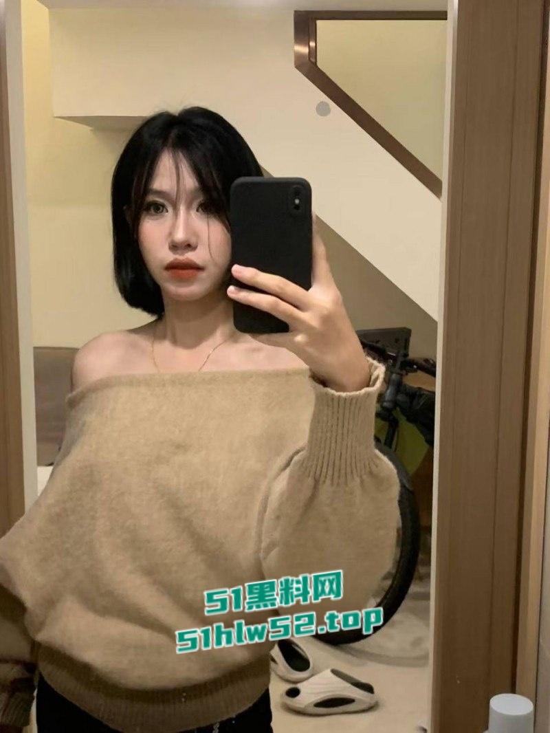 安徽六安皖西学院【邹芳婷】分手后无缝链接疯狂约炮，惨遭前男友报复曝光大量不雅私拍！-1