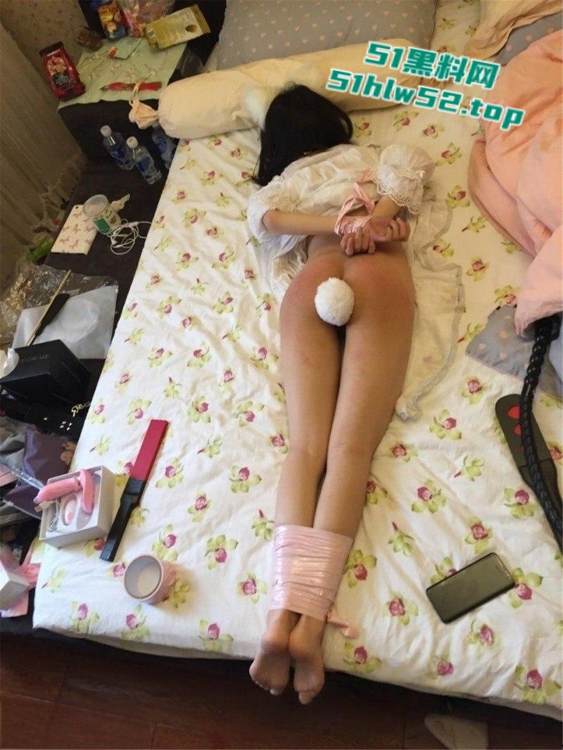 安徽六安皖西学院【邹芳婷】分手后无缝链接疯狂约炮，惨遭前男友报复曝光大量不雅私拍！-5