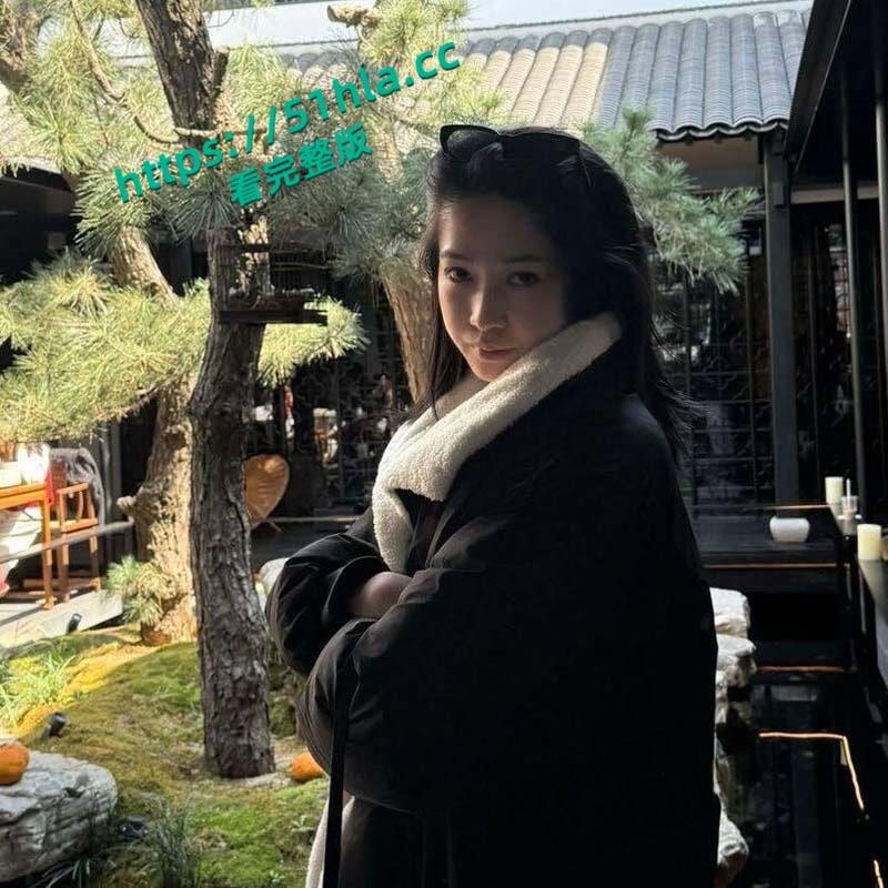 新加坡花店老板娘【3Babeyiyi】偷情约炮视频流出,口爆颜射啪啪全记录骚穴被灌满浓精!-3