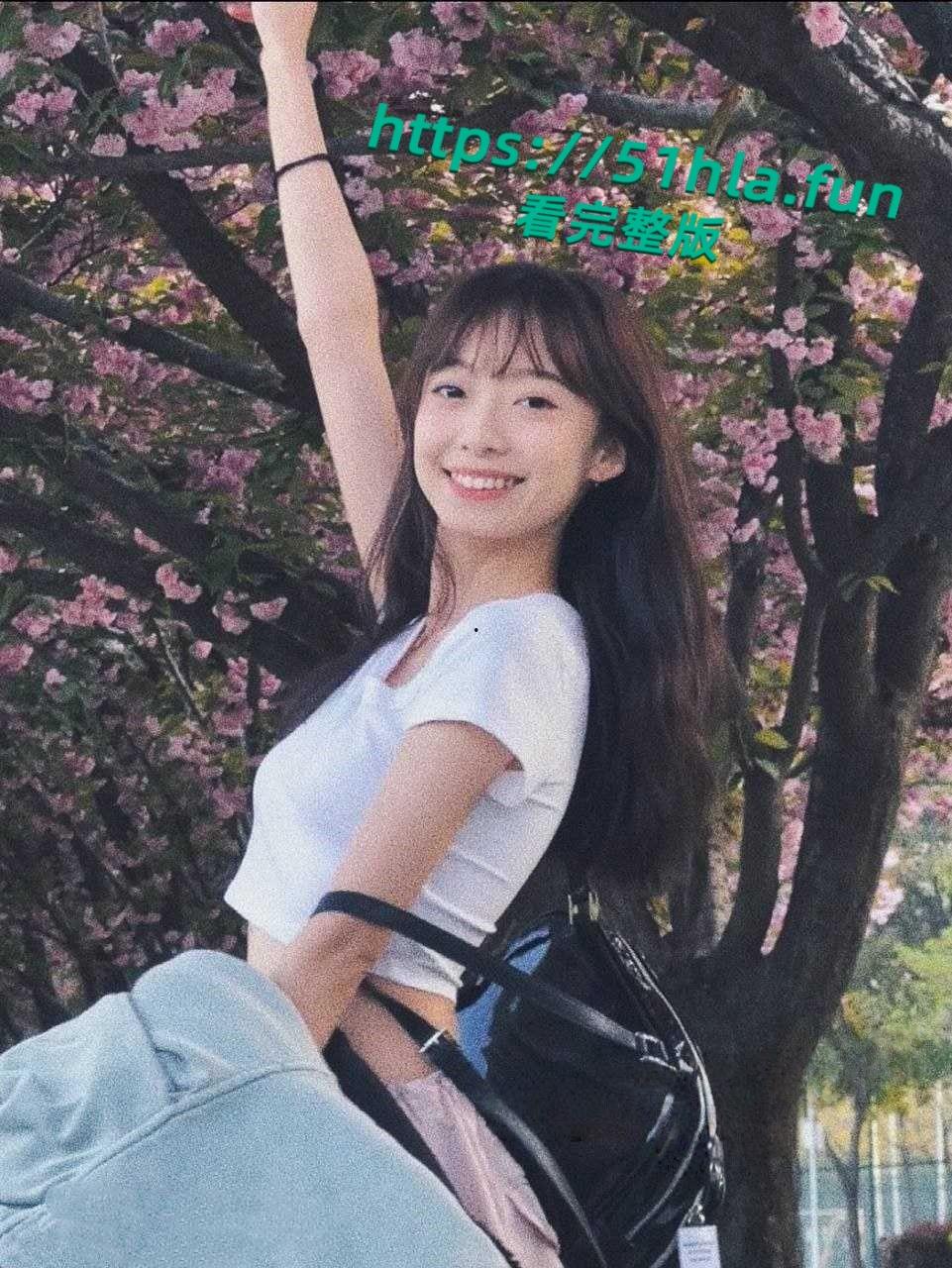 复旦大学校花【周雨晴】被包养泄密，金主多姿势爆操，叫声超骚撸点满满！-1