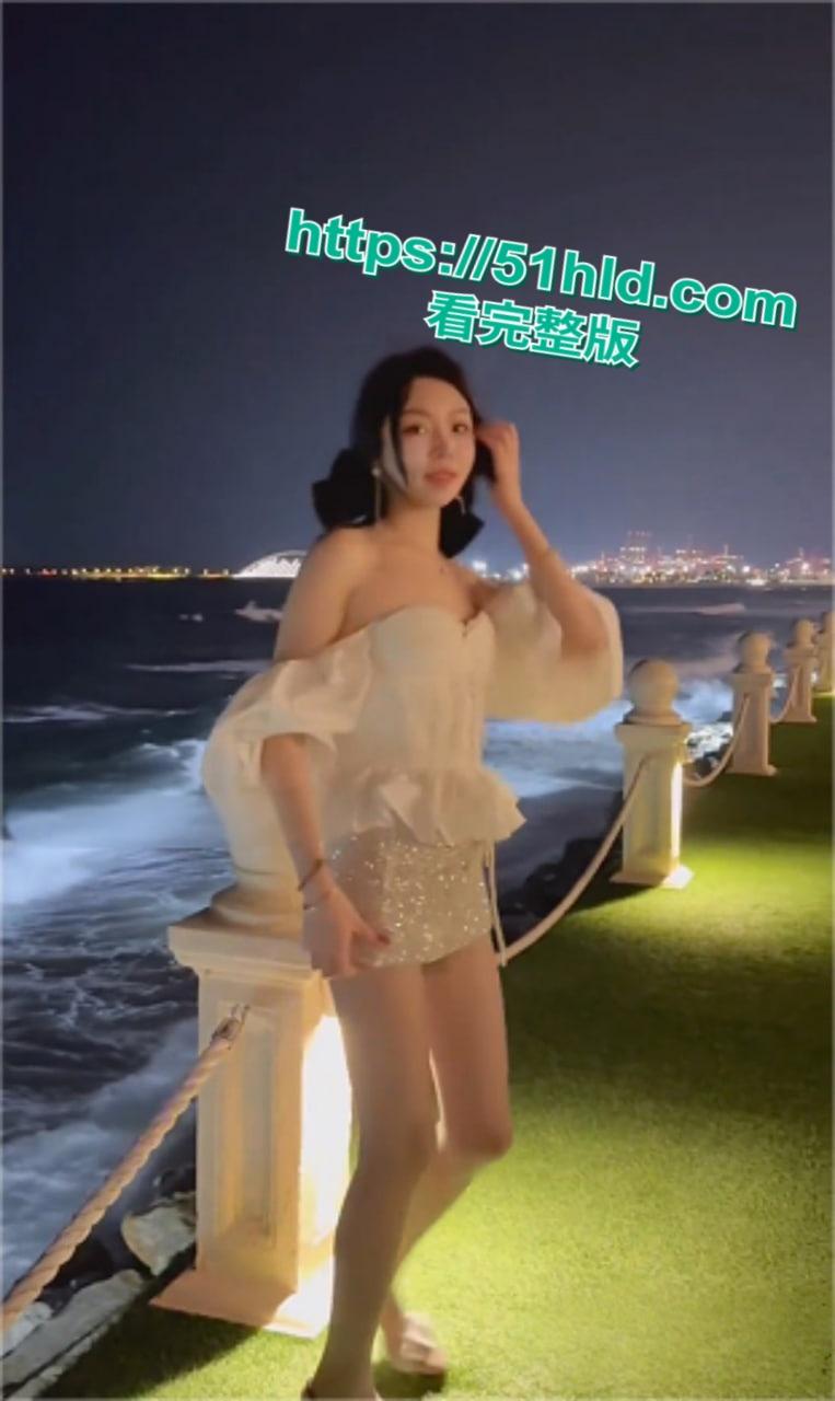 推特超美留学生【彤彤乖】最新定制私拍KTV全裸露出自慰互动,火辣高挑身姿诱惑十足!-6