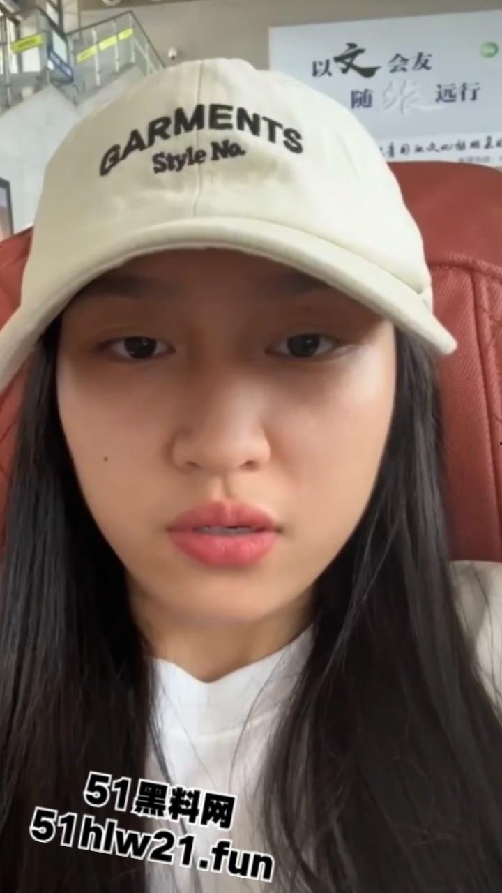 长沙理工大学【刘思汝】被土豪重金包养,天天被操实在受不了后直接跑路拉黑,金主一气之下曝光骚货。-4