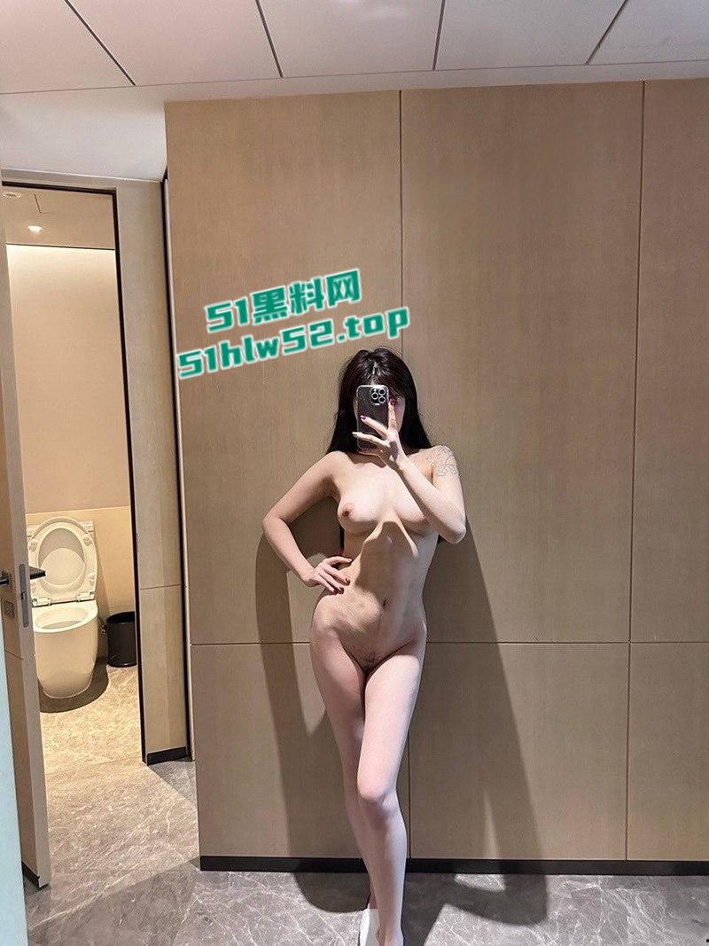 天津顶级名媛【黄丽娜】线下援交视频曝光,疯狂式口交深喉被金主爆操爽的直翻白眼,肩部纹身实锤无疑!-6