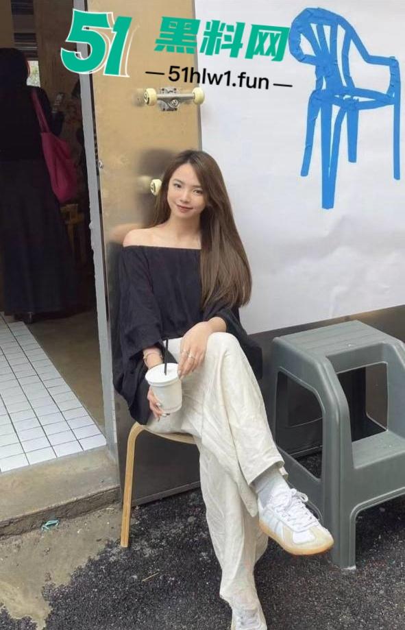 广州高颜值素人骚女【柳青】外表光鲜亮丽私下是只纯欲母狗被曝光,网友床上调教玩弄视频流出。-4