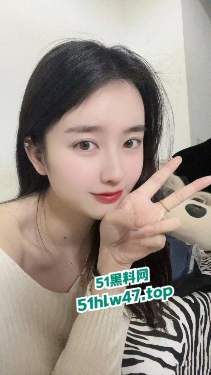 武汉大学计算机院,美女辅导员【徐曦】竟然偷偷直播玩擦边还私下裸聊约炮被学生发现后曝光。-1