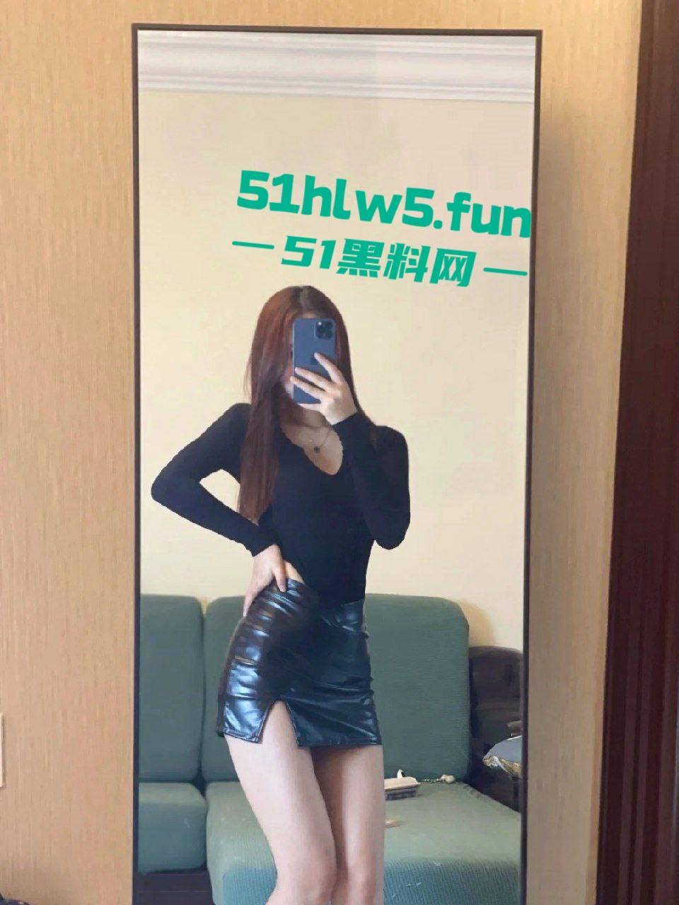 南京模特级女神【李怡楠】完美身材气质美女,惨遭开迈腾的小伙曝光性爱激情啪啪视频。-1