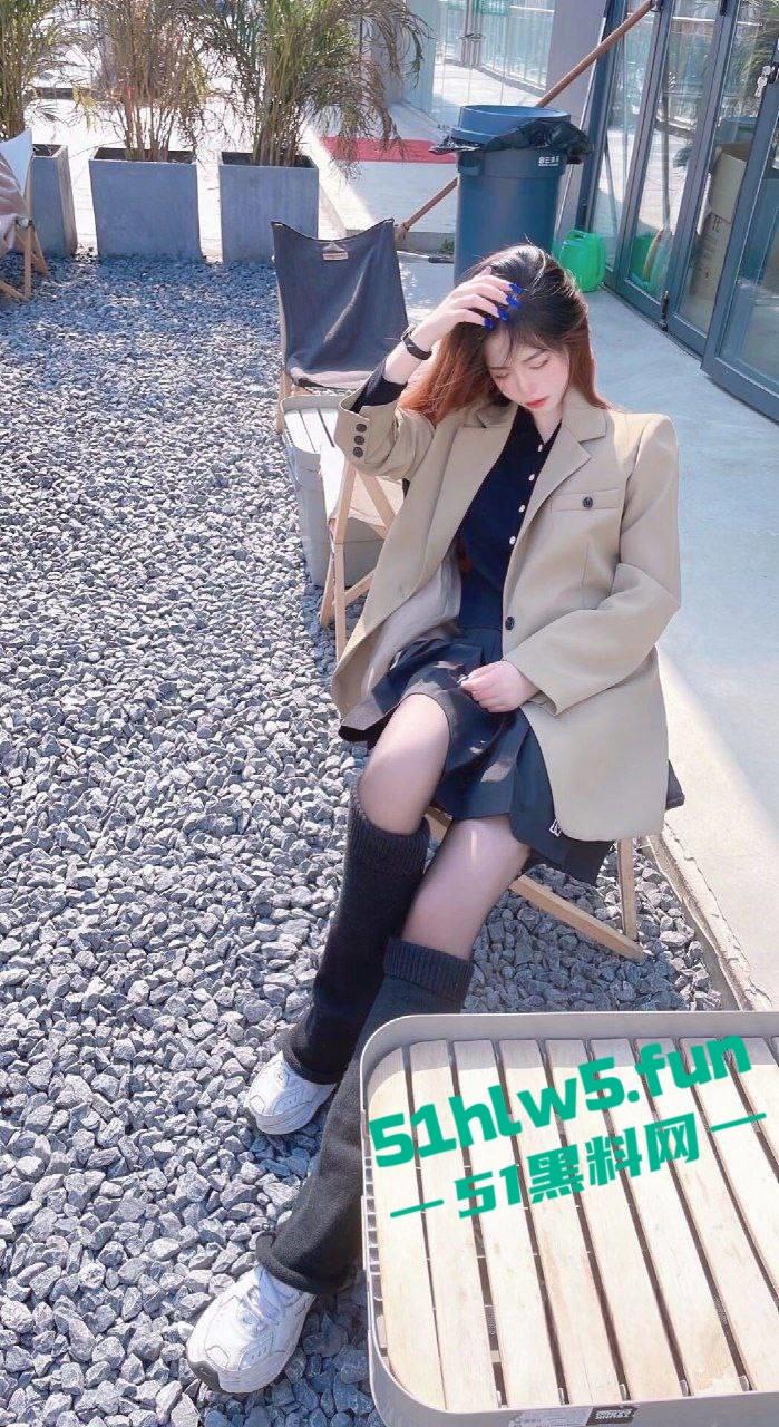 南京模特级女神【李怡楠】完美身材气质美女,惨遭开迈腾的小伙曝光性爱激情啪啪视频。-2