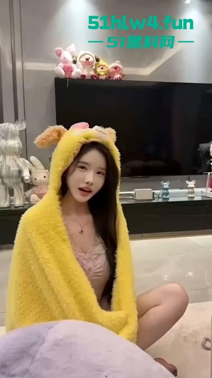 快手高颜白虎女主播【美羊羊】扮演潘金莲,只为肉棒而生床上骚浪堪比AV巨片。-3