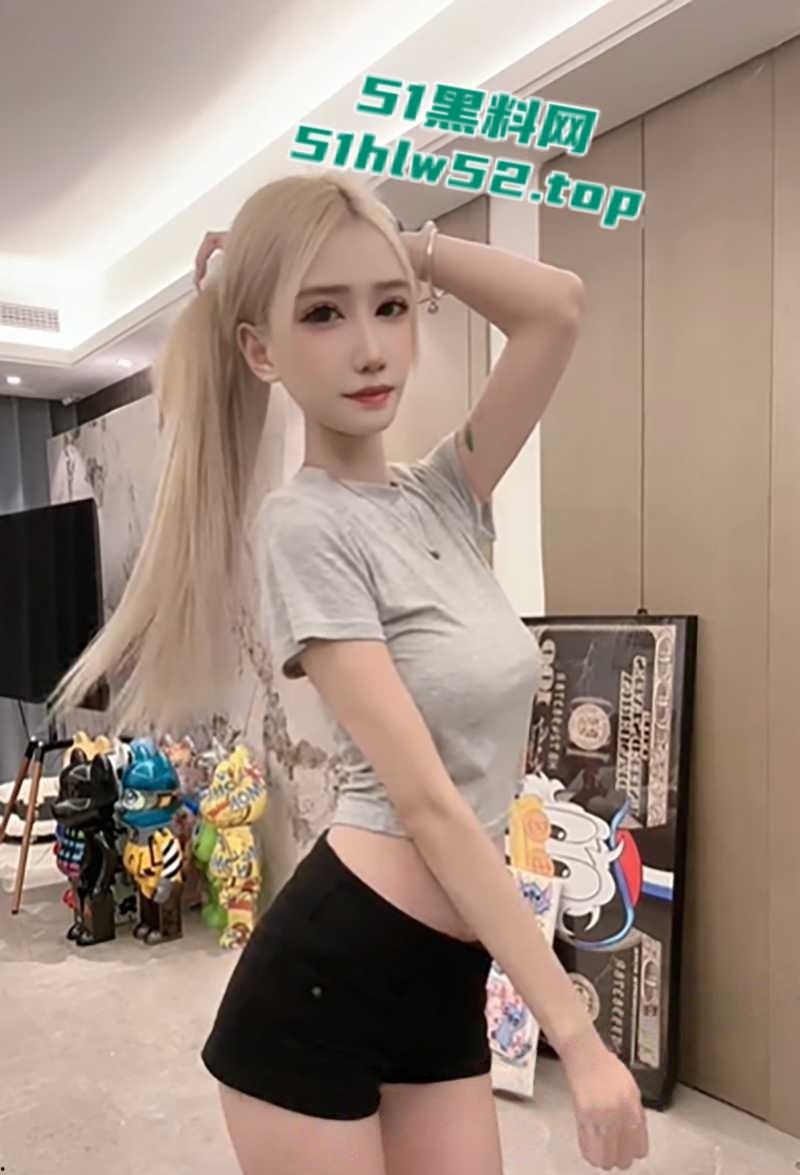 快手最骚女师徒性爱视频流出,徒弟【婷婷子】露脸口交淫骚裸舞,师傅【丝爷】酒店群交4P轮插被曝光!-9