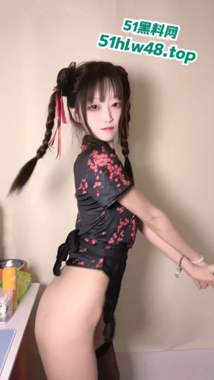 顶级女神【神探狸狸】人形玩偶doll，逆天美腿穿黑丝诱人之极，露脸裸舞超清原版流出。-5