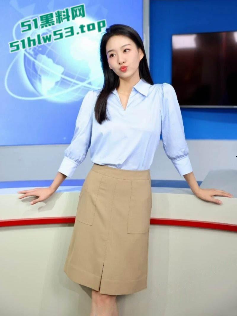 实习主持人【璇儿】不雅视频泄露,镜头前大众女神,私下被领导狂插,蒙眼口交舔蛋技术娴熟!-3