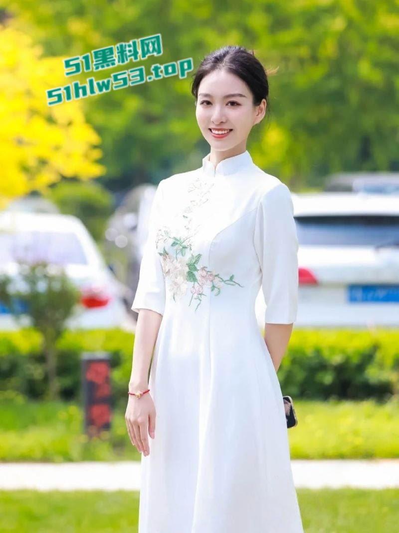 实习主持人【璇儿】不雅视频泄露,镜头前大众女神,私下被领导狂插,蒙眼口交舔蛋技术娴熟!-4