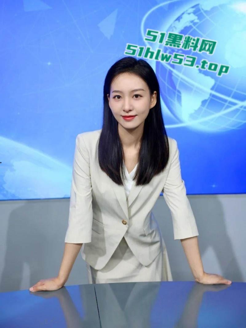 实习主持人【璇儿】不雅视频泄露,镜头前大众女神,私下被领导狂插,蒙眼口交舔蛋技术娴熟!-8