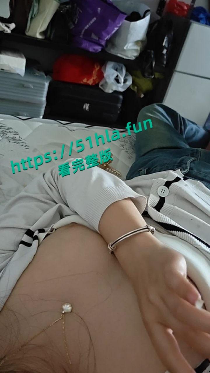 江西抚州英语教师【Jessica】不雅视频曝光,白嫩大奶被不停揉捏,肥臀嫩逼紧裹肉棒淫荡十足!-5