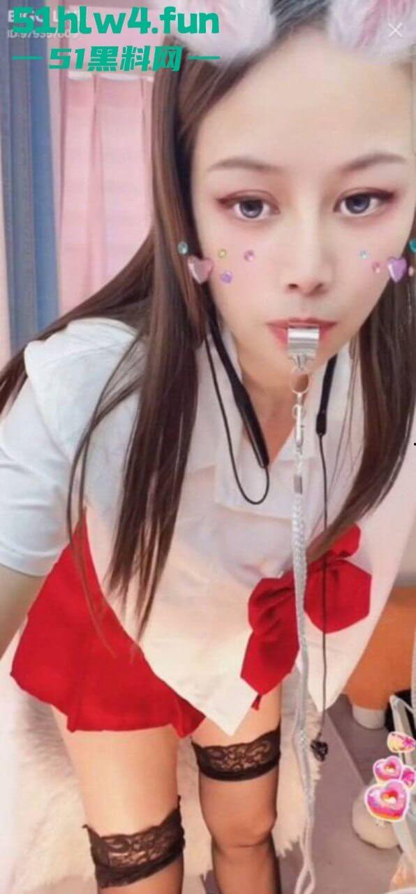 女主播【桃子】双视角直播送福利,明面上给跟粉丝玩互动,而下面的则是金主大哥的看逼视角!-5