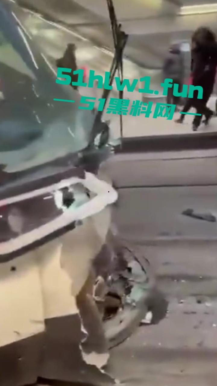 法国特拉斯堡 有轨电车相撞事件 现场烟雾弥漫 受伤人数高达50多人 事故原因已进行调查 目前排除人为因素-3