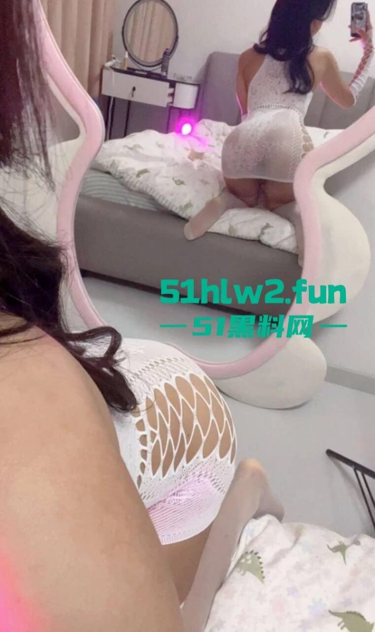 抖音福利姬【黑皮学妹】金主定制私拍流出 年纪轻轻身材竟然这么好 前凸后翘让人看得直流口水!-4