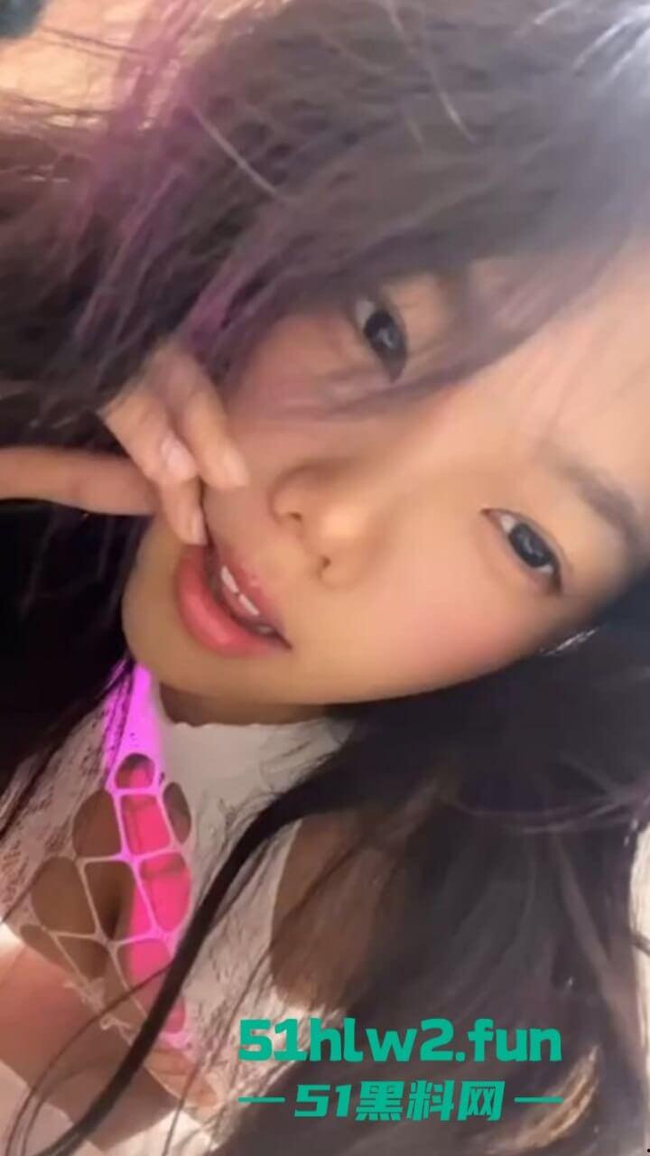 抖音福利姬【黑皮学妹】金主定制私拍流出 年纪轻轻身材竟然这么好 前凸后翘让人看得直流口水!-10