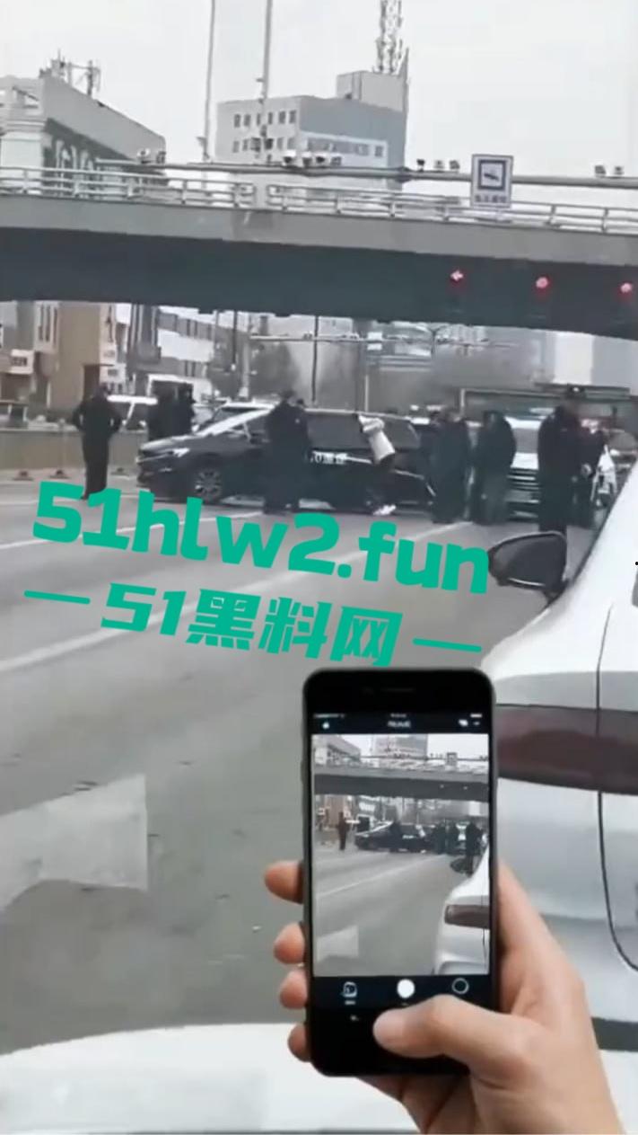 山西晋中疑似欠钱不还引发命案,蕴华街汇通路一死一伤,现场拥堵警方封锁,传言满天飞!-6