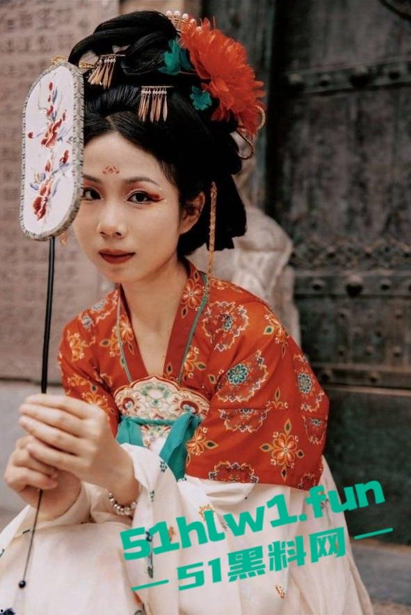 西安眉钉的大学生和摄影师拍私房照,被PUA带她出去野战喜欢追求刺激的小骚货!-2