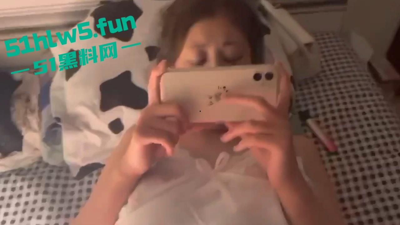 郑州师范学院【王悦 】模特身材性感御姐,表面高冷一边玩手机麻将被男友操,录下做爱视频曝光。-3