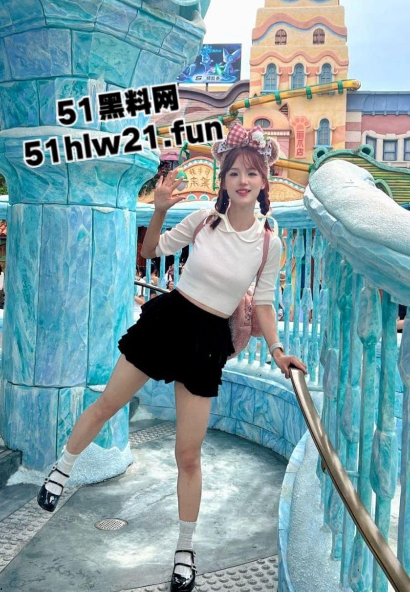 网约高颜值合肥女大【陆玲玲】聊天三句就上床送炮,黑肥松得像麻袋似还假装高潮。-2