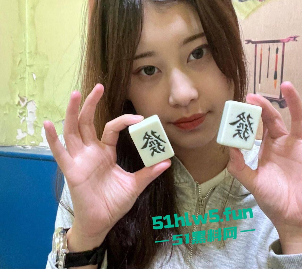 郑州师范学院【王悦 】模特身材性感御姐,表面高冷一边玩手机麻将被男友操,录下做爱视频曝光。-10