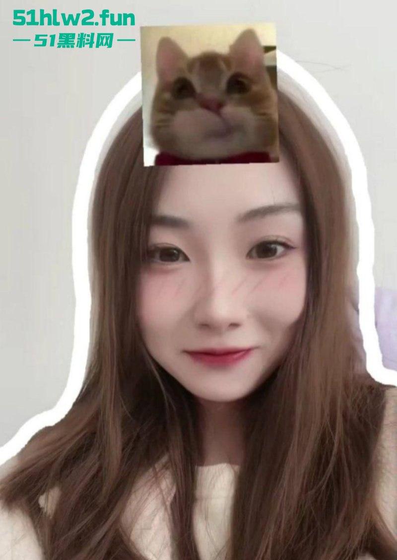 大连师范学院【吴美芳】跟网友裸聊自慰被曝光，人前乖乖女人后反差婊，这下可出名了！-5