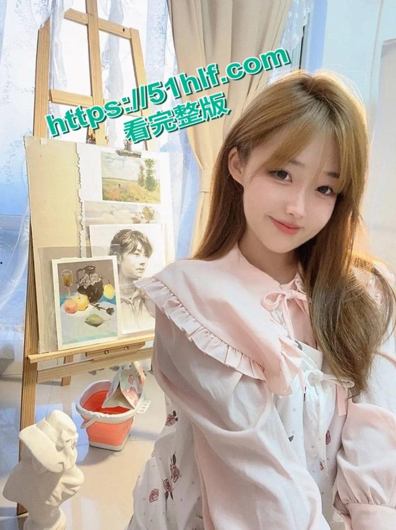 美术学院高颜值女大学生【江晓晓】不雅视频流出，多种情趣内衣大秀诱人胴体，高超口技榨取金主精华！-1