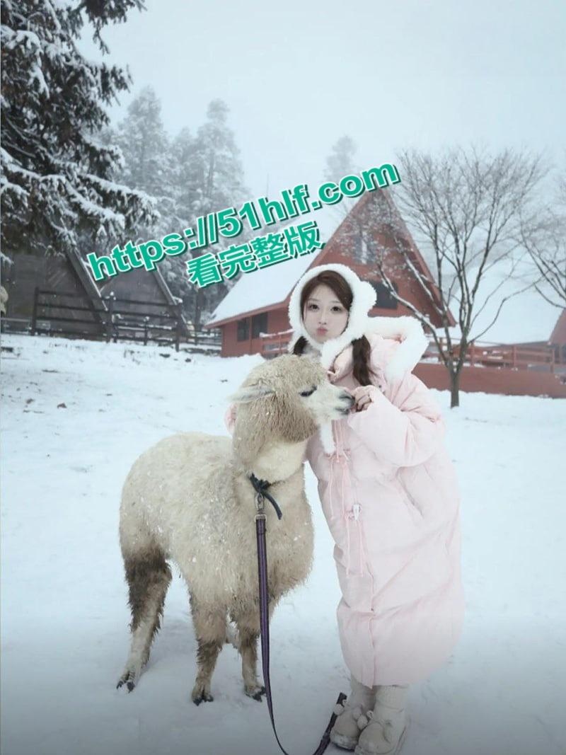 美术学院高颜值女大学生【江晓晓】不雅视频流出，多种情趣内衣大秀诱人胴体，高超口技榨取金主精华！-3