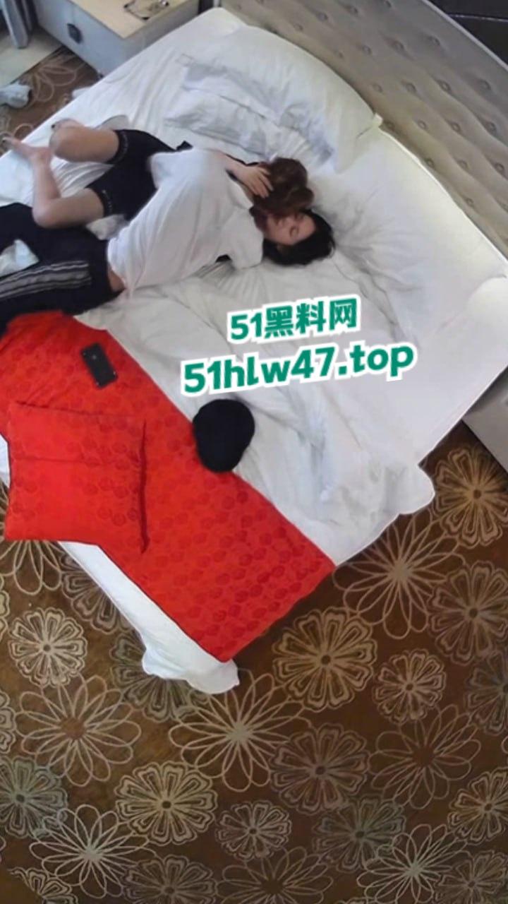 快手千万网红【李璐璐】被前男友偷拍裸照和大尺度视频,想不到性感女神背后如此淫荡。-3