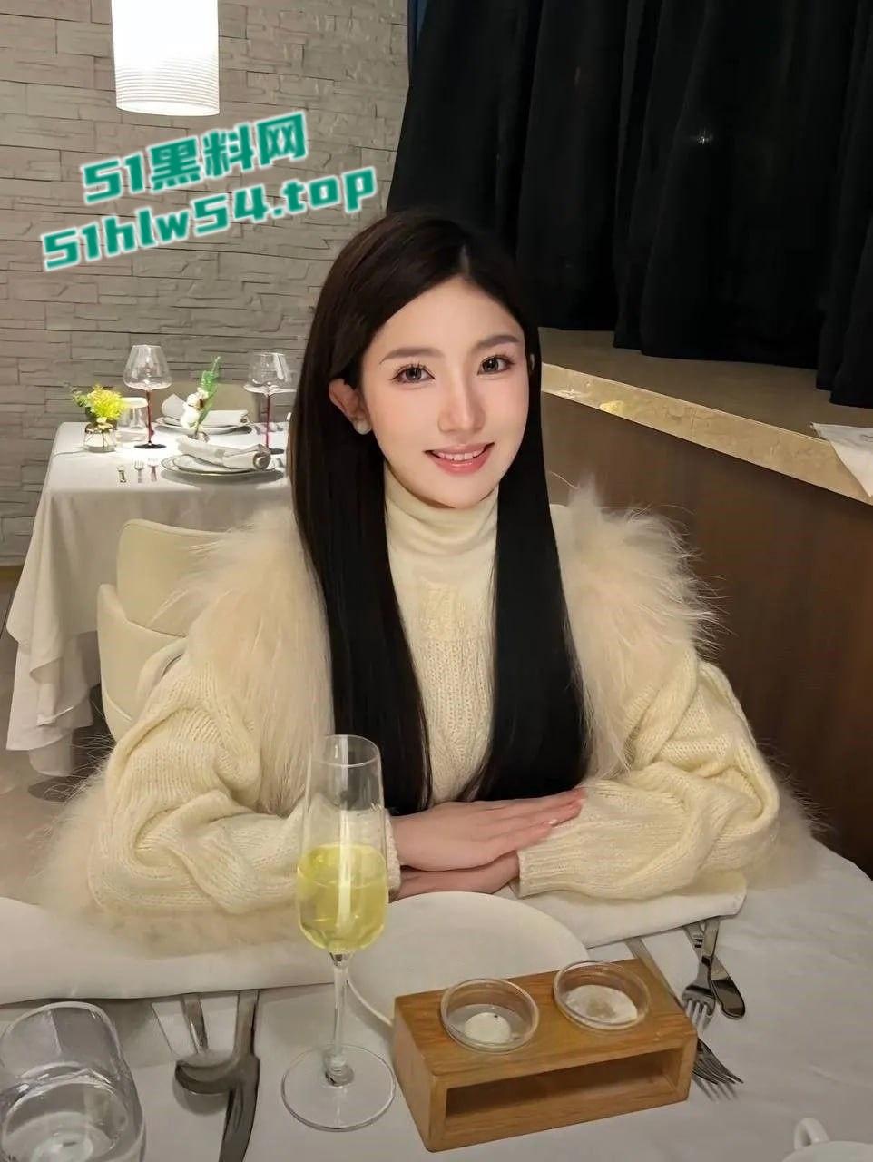 推特大神【鳄蜥】约啪顶级白富美，携兄弟大壮3P爆操，上演极致狂欢夜！-1