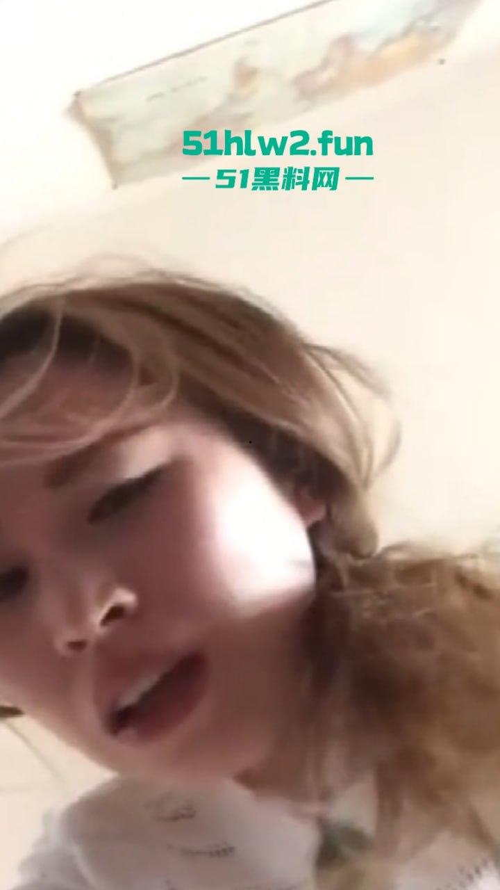 一根黑屌睡了100多个孩子妈,广州天河区贵族幼儿园黑人外教多段操白逼视频外网曝光。-6