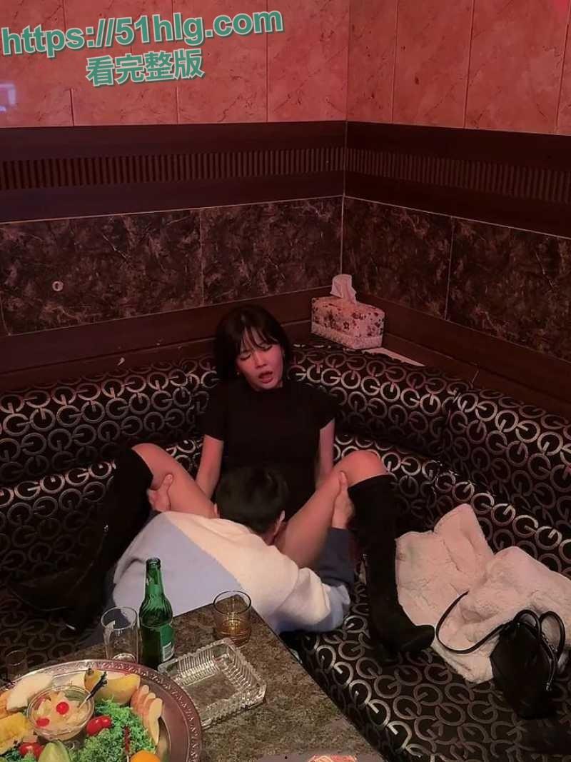 韩国财阀名媛【韩善月】KTV狂欢派对!火辣少妇被后入内射,极致淫乱的现场让人咋舌-5