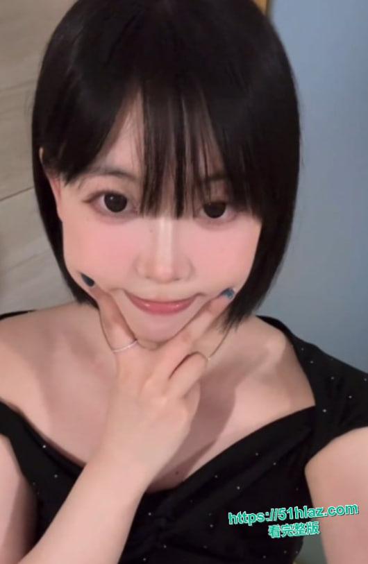 湖南大学陈凡雨厕所露出play 深喉口交男友直接无套后入射到子宫 妹子高潮尖叫回荡厕所-5