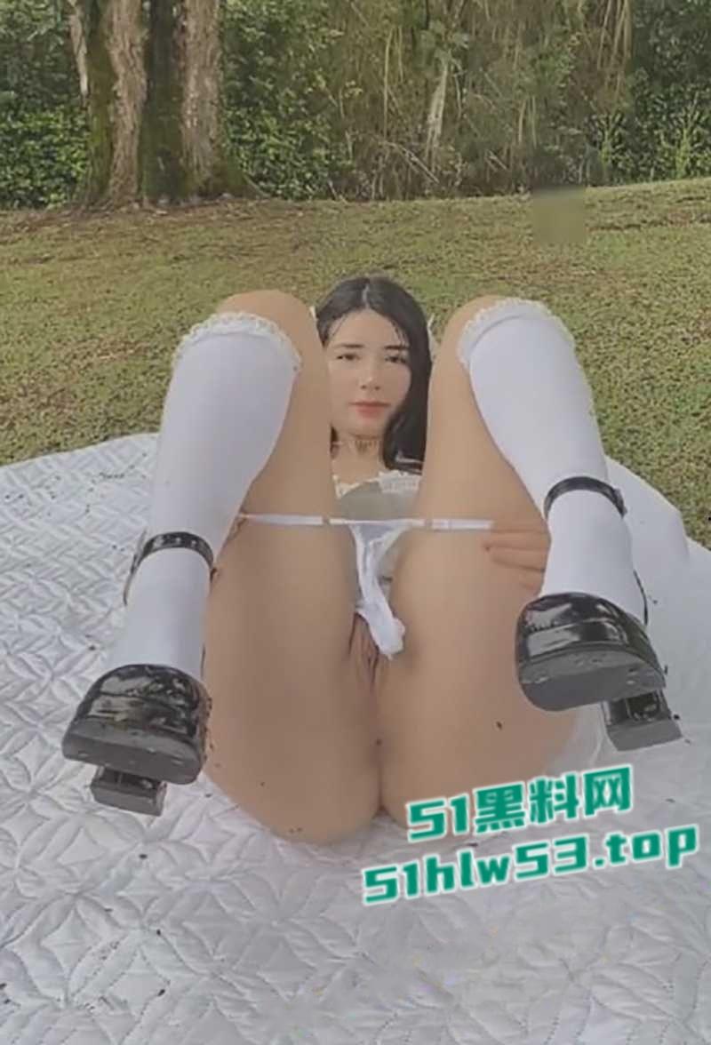 TikTok中美混血网红【Catsara】下海黄片流出，绝美尤物车震抠逼自慰，户外露出骑乘假屌！-2