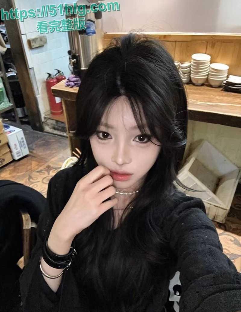 抖音网红【齐婧煊】再现艳照门事件!电脑维修大量性爱私拍曝光, 各种自慰滴蜡性爱调教,骚到极致-10