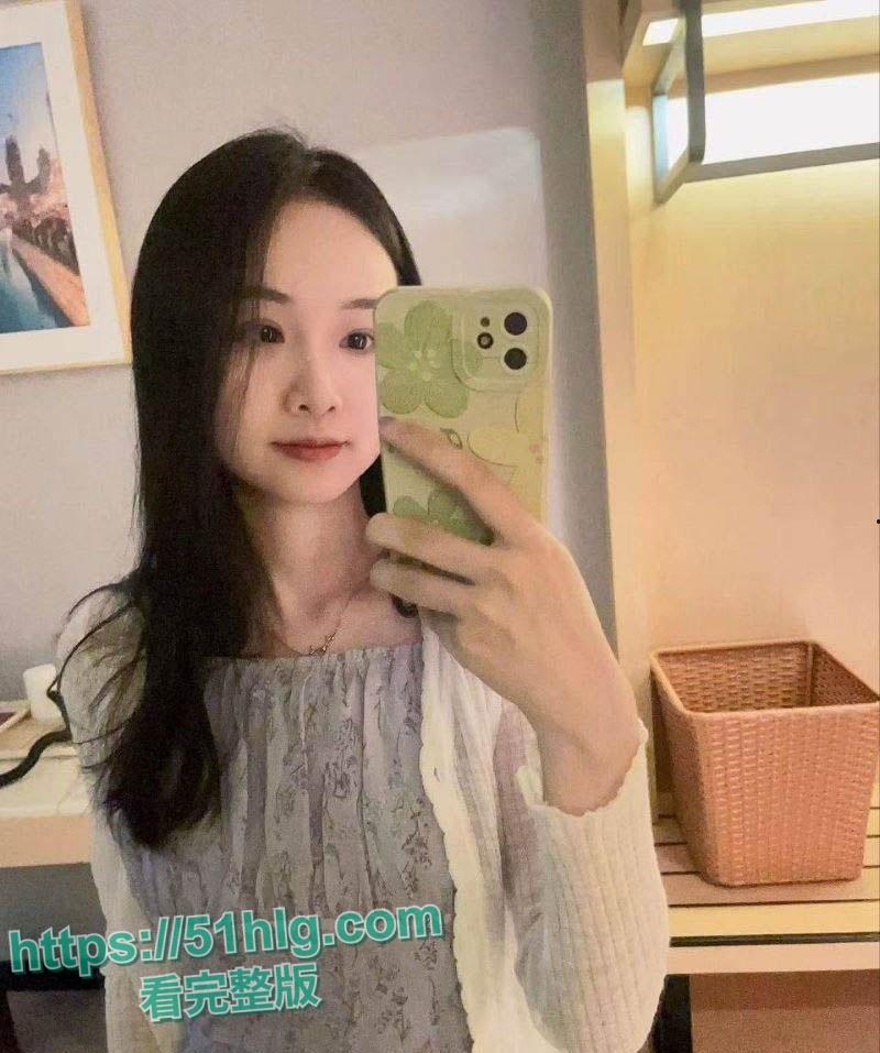 深圳北航校花【赵蕊】性感约炮！红色蕾丝情趣装引诱满场， 雪白嫩体爆发无限快感，骚态撩人-1