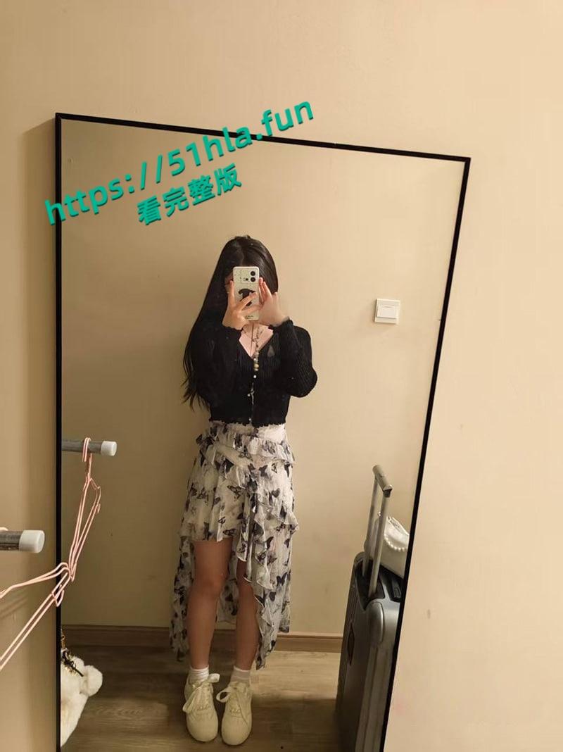 乱伦系列之表妹,海角乱伦大神【纯爱藏黄刀】趁机挑逗狂草表妹,没想到表妹竟然潮喷了!-4