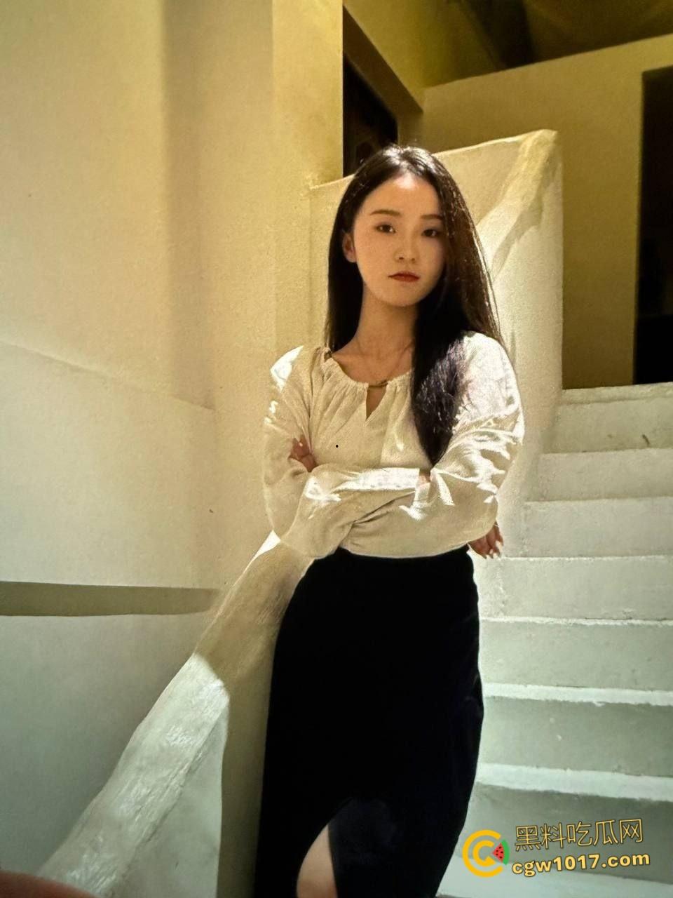 山东淫荡少妇【胡婉清】,被前男友SM调教泄漏,白丝高跟鞋对镜后入无套爆操,女上骑乘疯狂榨精 !-1